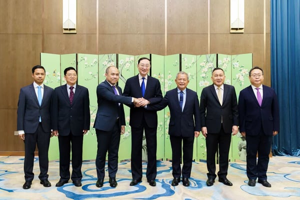 China Hosts Cambodia, Thailand for Consultations