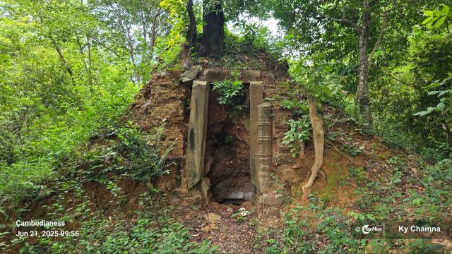 Trapeang Chambak: A Small Brick Temple at the Foot of an Archaeological Mountain (Photo Story)