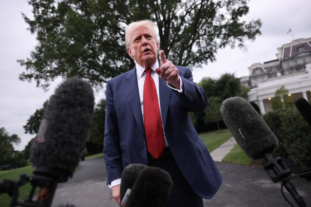 Trump Orders Firing of US Official as Cracks Emerge in Jobs Market