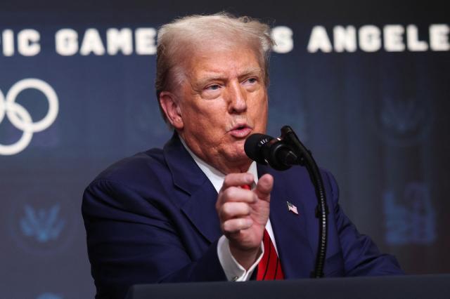 Trump Hikes India Levy over Russian Oil as Tariff Deadline Looms