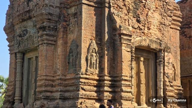 Lolei Temple: the Brick Giant of Siem Reap (Photo Story)