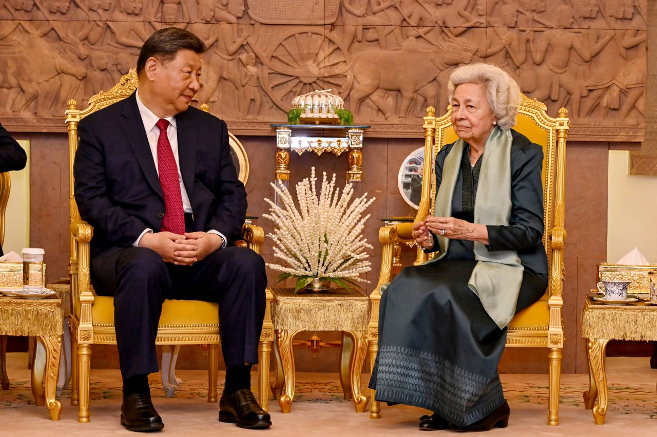 Queen Mother Remains in China for Health Care