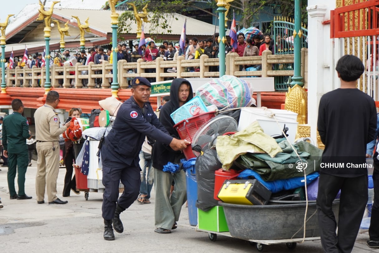 Rights Groups Warn of Hardship as Migrant Workers Return