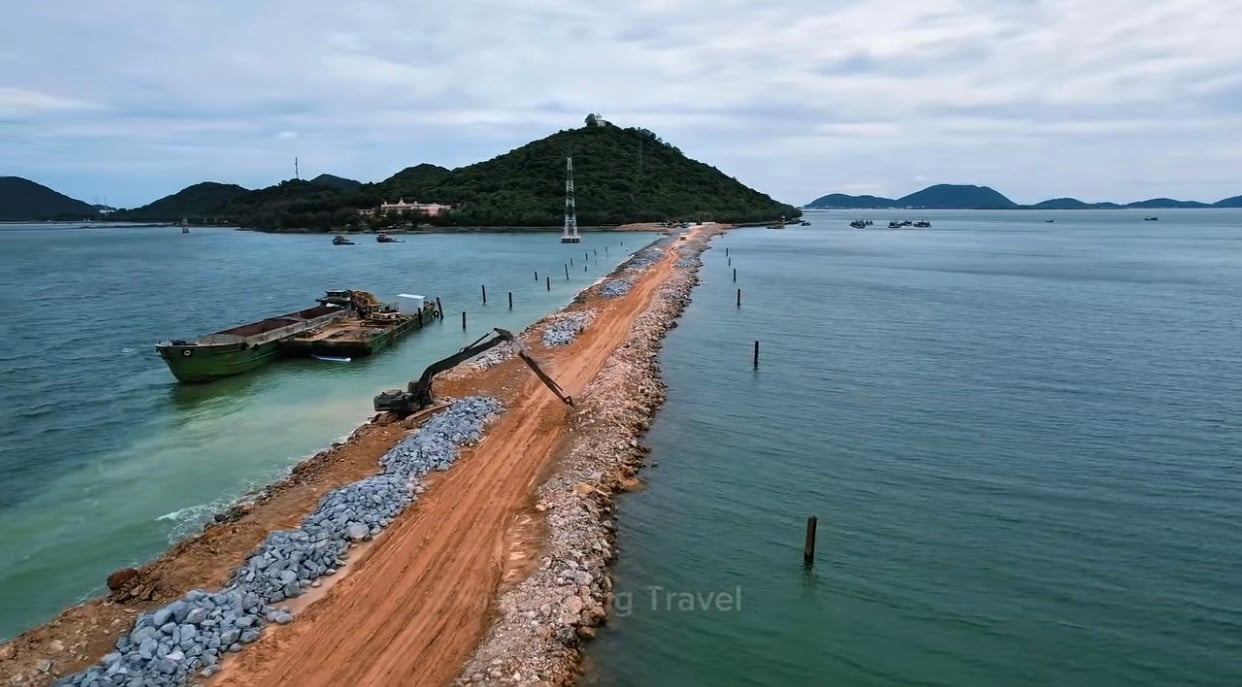 Vietnam Island Road Link Revives Racial Tensions