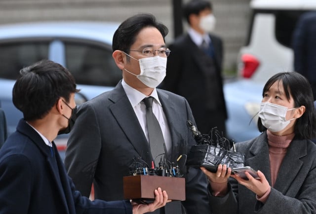 Samsung chief faces corruption verdict Samsung chief faces corruption verdict