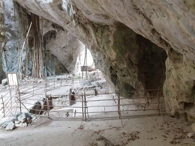 Education in Cambodia during the Prehistoric Period: The Revolution of Nature and Imitation