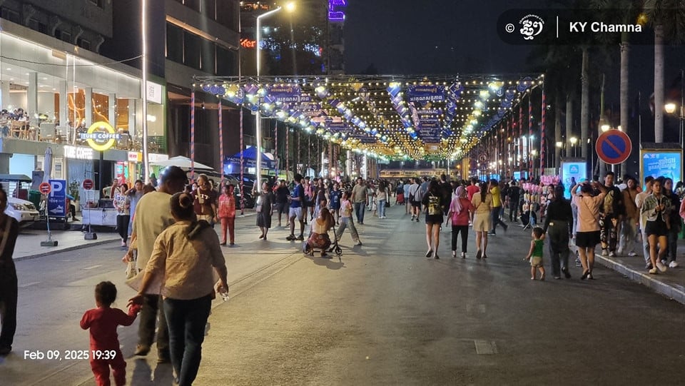 Phnom Penh’s Riverside Gets Vibrant Makeover, New Name Phnom Penh’s Riverside Gets Vibrant Makeover, New Name