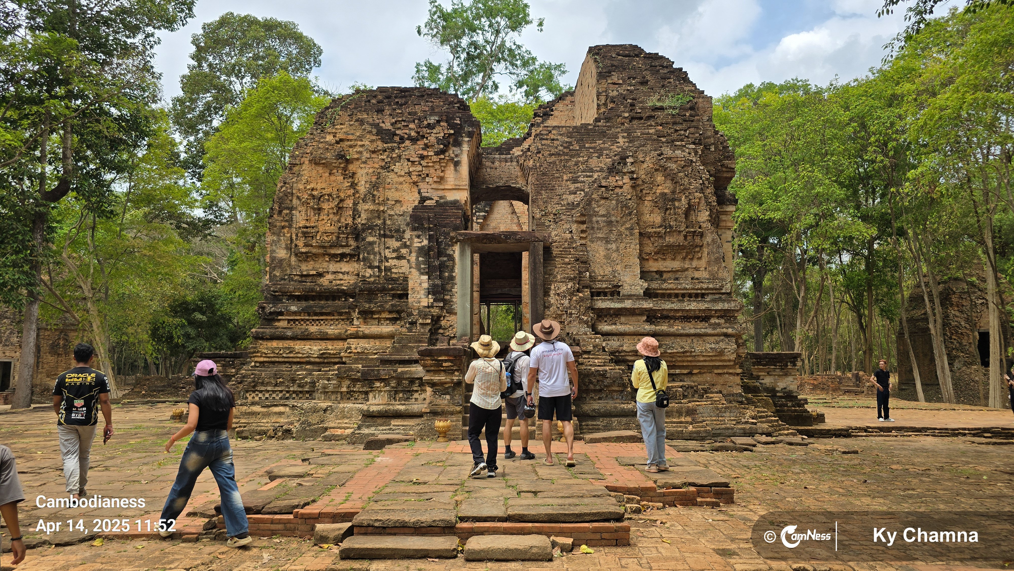 Angkor 世界遺産　女神石像 Sambuor Prei Kuk Style Angkor 女神石像 Sambuor Prei Kuk 19世紀 1800年代 - メルカリ
